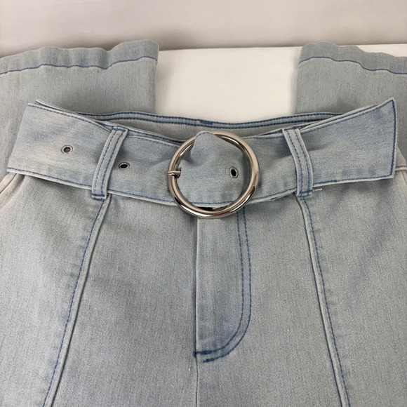 A Calin By Flying Tomato Light Wash Denim Belted Flare Jeans Size S (26x30.5) - Picture 5 of 12